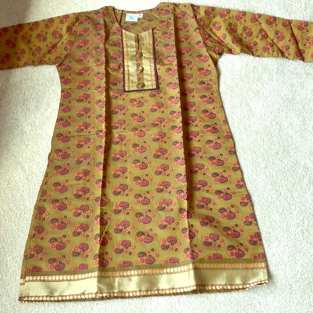Jia gold printed tunic. NWOT